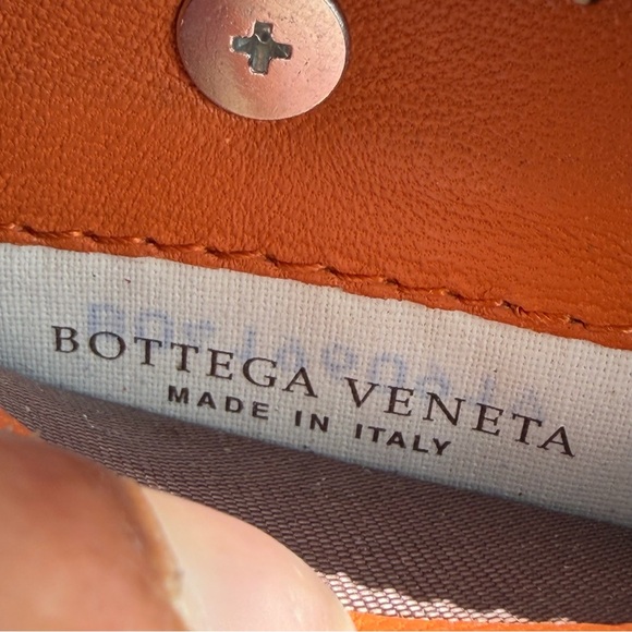 Authentic BOTTEGA VENATA zipper wallet on chain - Picture 8 of 13